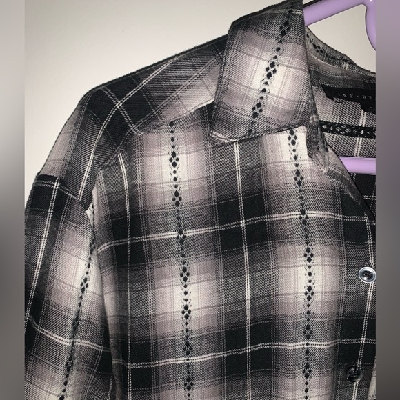 Women’s Flannel - Picture 4 of 4